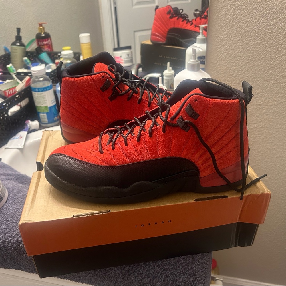 Sz 11, Jordan 12 Reverse Flu Games